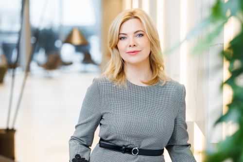 “Veselības centru apvienības” valdes priekšsēdētājas amatā darbu sāk Iveta Lāce